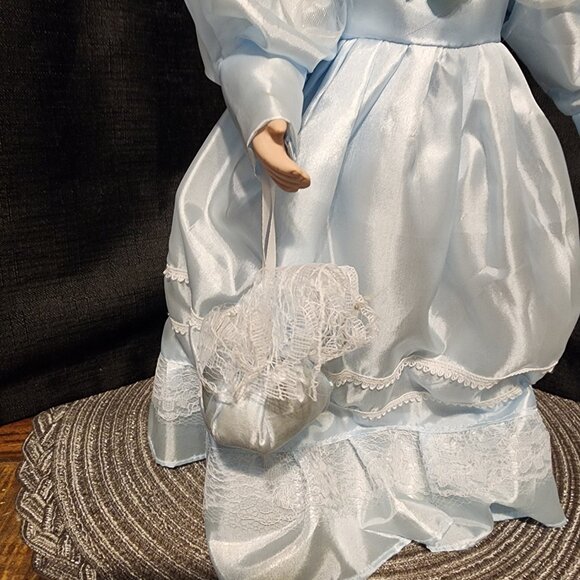 J. Misa - Porcelain Doll - VTG - Picture 3 of 7